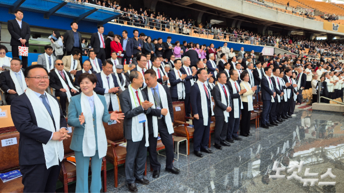 5일 대구시장 출마자들이 대구스타디움에서 열린 부활절 연합예배 행사에 참석했다. 정진원 기자