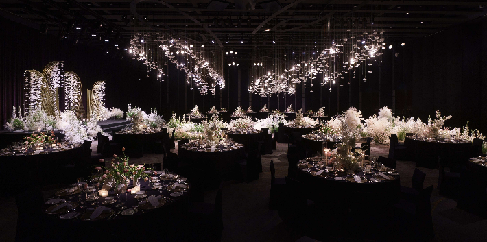 웨스틴 조선 서울이 웨딩 쇼케이스 'THE LIHUA(이화): 고귀한 연결'을 그랜드 볼룸에서 개최했다고 5일 밝혔다. 웨스틴 조선 서울 제공
