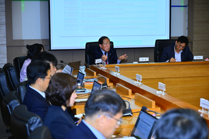 속초시 평화경제특구 조성방안 연구용역 착수 보고회. 속초시 제공