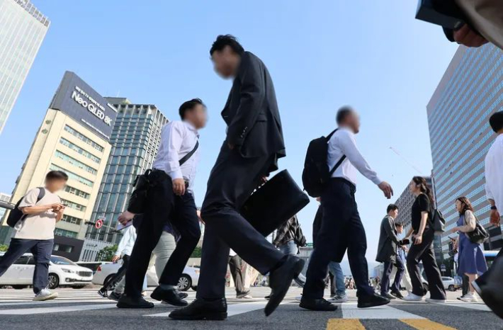 출근하는 시민들. 연합뉴스