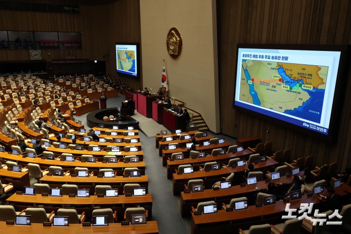 중동 상황 관련 질의받는 김민석 총리