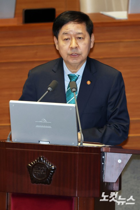대정부질문에 답변하는 구윤철 부총리 겸 재정경제부 장관