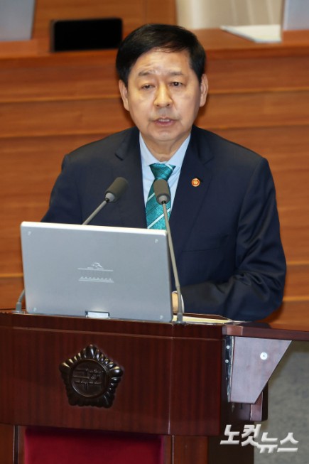 대정부질문에 답변하는 구윤철 부총리 겸 재정경제부 장관