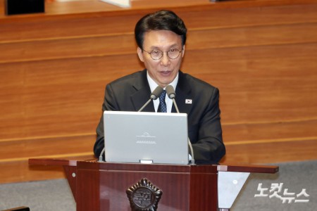 답변하는 김민석 국무총리