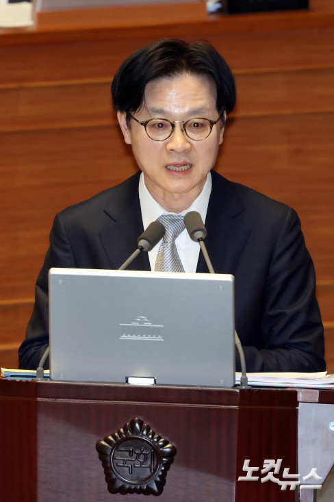 답변하는 김정관 산업통상부 장관