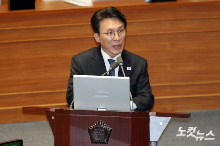 6일 서울 여의도 국회에서 열린 제434회국회(임시회) 제2차 본회의 경제 분야 대정부질문에서 김민석 국무총리가 의원 질의에 답변을 하고 있다.