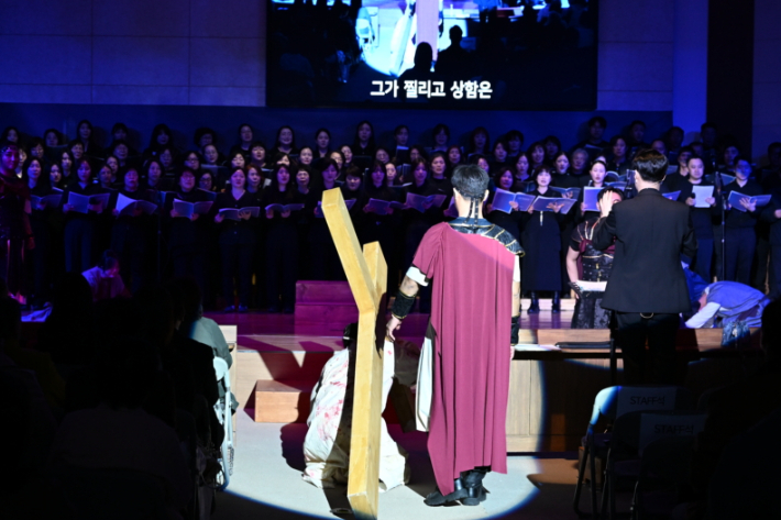 중문교회 부활절칸타타 '메시지' 중 고난 받는 예수님. 제주중문교회 제공