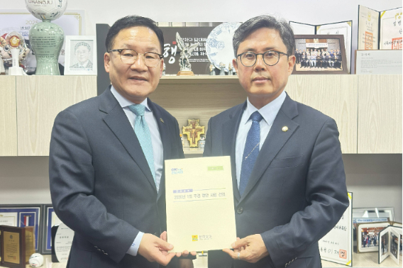 강위원 전라남도 경제부지사가 6일 더불어민주당 예결위원을 면담하고 2026년 제1회 추가경정예산에 농업용 면세유 안정 등 전남 핵심 민생 현안 사업이 반영되도록 힘써줄 것을 건의했다. 전라남도 제공 