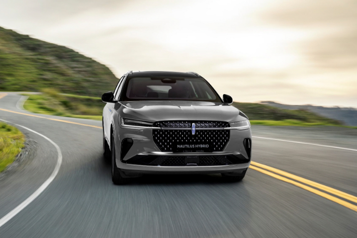 링컨 노틸러스 하이브리드 주행사진. 한국자동차기자협회 제공
