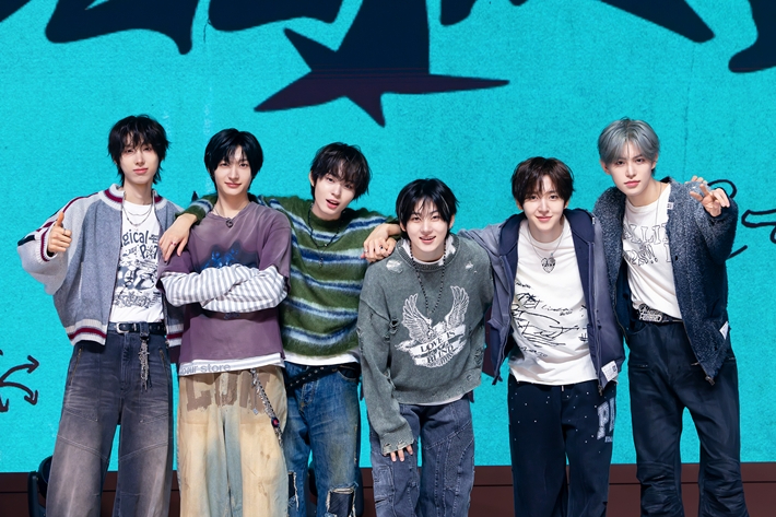 신인 보이그룹 킥플립이 6일 오후 2시 서울 광진구 예스24 라이브홀에서 미니 4집 '마이 퍼스트 킥' 쇼케이스를 열었다. JYP엔터테인먼트 제공