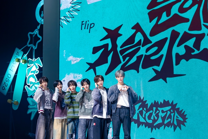 킥플립이 미니앨범으로 돌아온 건 7개월 만이다. JYP엔터테인먼트 제공