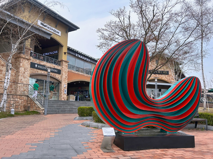 신세계사이먼 여주 프리미엄 아울렛에 전시된 김태수, Eco Flowing1. 신세계사이먼 제공