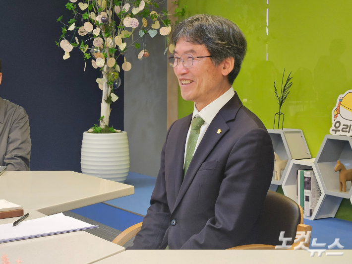 천창수 울산광역시교육감은 4월 6일 교육청 본관 2층 창의계발실에서 취임 3주년 기자 간담회을 열었다. 반웅규 기자 