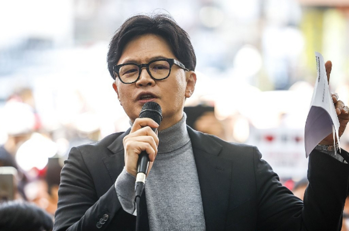 국민의힘 한동훈 전 대표가 지난달 22일 서울 동대문구 경동시장을 방문해 발언하고 있다. 연합뉴스