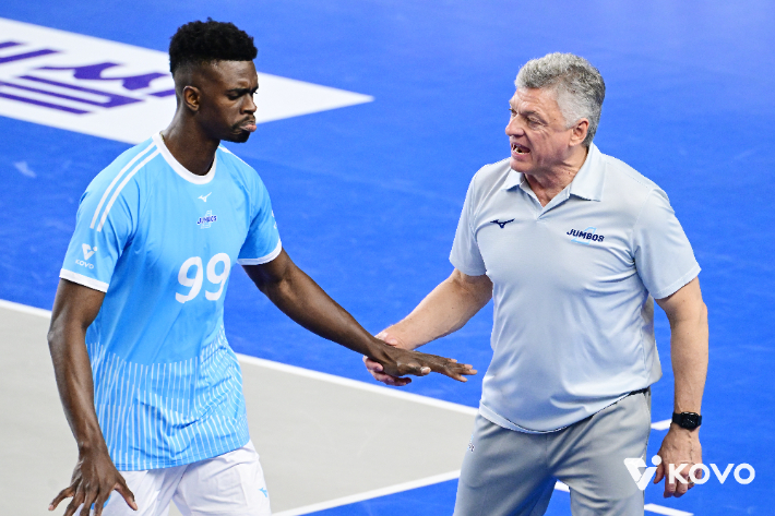 마쏘와 헤난 감독. 한국배구연맹