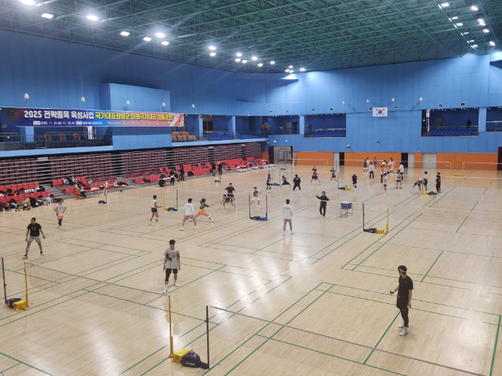 전지훈련 중인 배드민턴 선수들 모습. 밀양시 제공