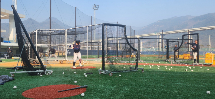 전지훈련 중인 야구 선수들 모습. 밀양시 제공 