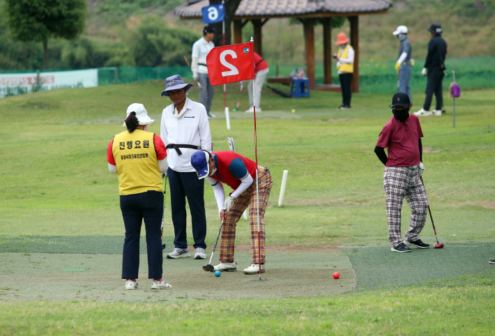 밀양시 전국 파크골프대회 경기 모습. 밀양시 제공