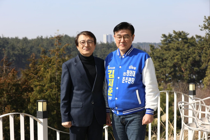 군산 국회의원 출마 김의겸, 민주당 시장 경선 김재준 지지