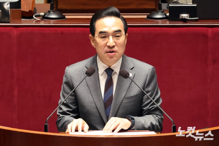 박홍근 기획예산처 장관이 7일 서울 여의도 국회에서 열린 예산결산특별위원회 전체회의에서 2026년도 제1회 추가경정예산안 제안설명을 하고 있다.