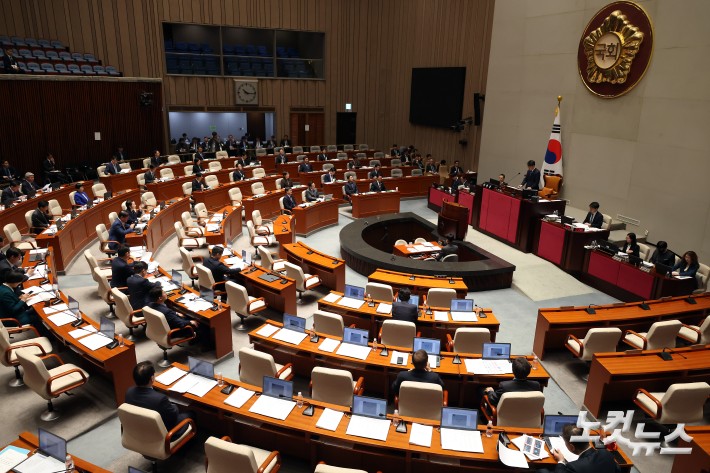 7일 서울 여의도 국회에서 열린 예산결산특별위원회 전체회의에서 진성준 위원장이 발언을 하고 있다.