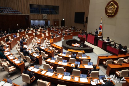 7일 서울 여의도 국회에서 열린 예산결산특별위원회 전체회의에서 진성준 위원장이 발언을 하고 있다.