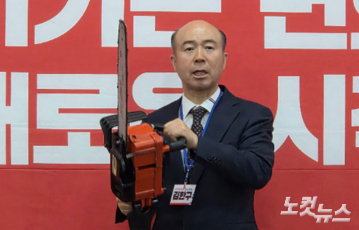 국민의힘 대구시장 공천에서 컷오프된 김한구 예비후보가 7일 국민의힘 대구시당에서 무소속 출마 입장을 밝혔다. 권소영 기자 