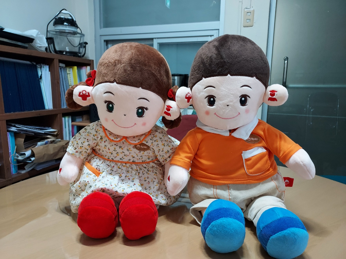 인공지능(AI) 돌봄로봇 효순이와 호돌이. 동해시 제공