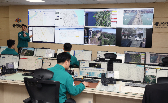 충남도 재난안전상황실에 구축된 종합 모니터링시스템. 충남도 제공