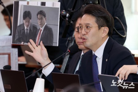 더불어민주당 전용기 의원이 7일 서울 여의도 국회에서 열린 