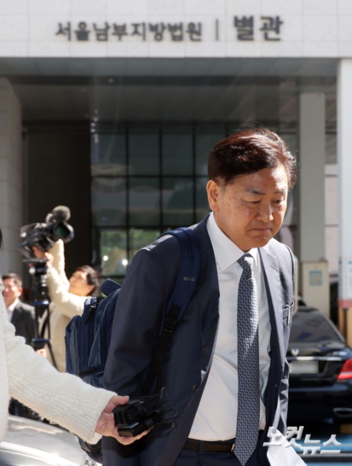 김관영 전북지사, 민주당 제명 효력정지 가처분 심문