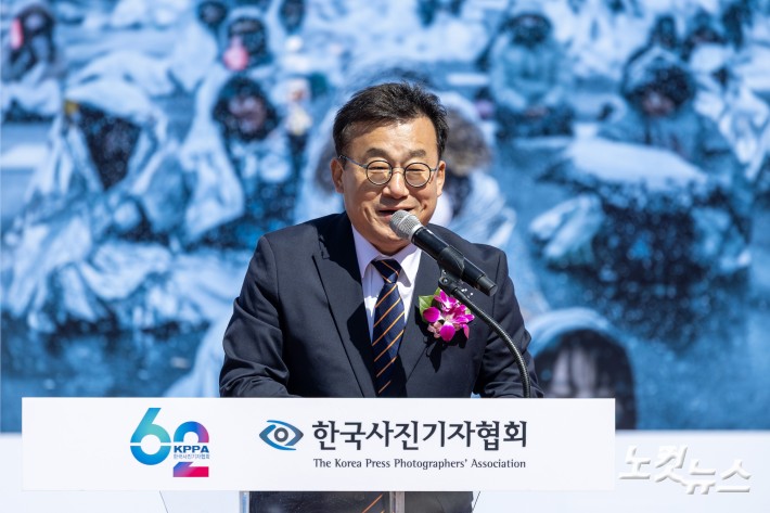 축사하는 박종현 한국기자협회장