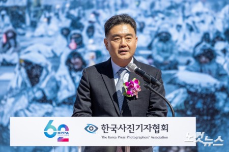 인사말하는 이호재 한국사진기자협회장