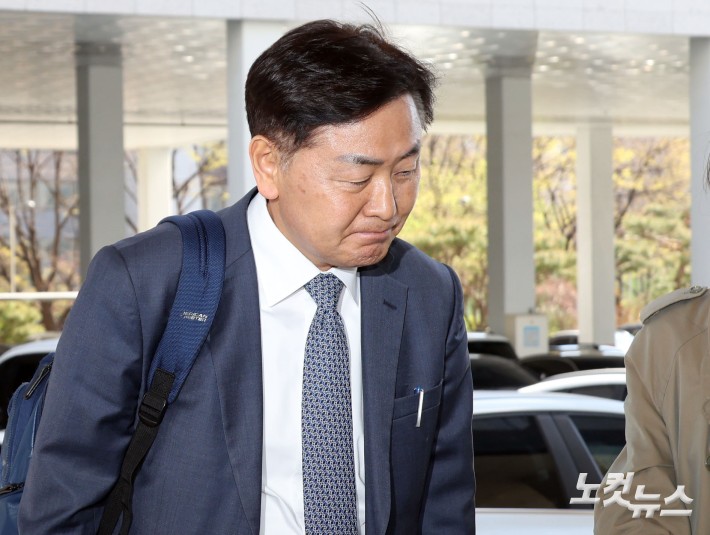 김관영 전북지사, 민주당 제명 효력정지 가처분 심문 출석