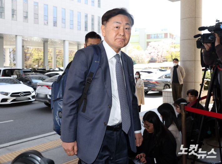 김관영 전북지사, 민주당 제명 효력정지 가처분 심문 출석