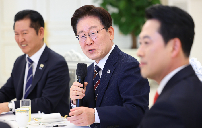 이재명 대통령이 7일 청와대에서 열린 여야정 민생경제 협의체 회담에서 발언하고 있다. 연합뉴스