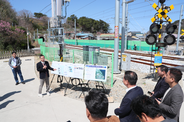 강원도는 7일 오전 강릉~삼척 고속화 철도 사업의 핵심 구간인 삼척을 방문해 사업 추진 일정과 향후 추진 방향을 점검했다. 강원도 제공