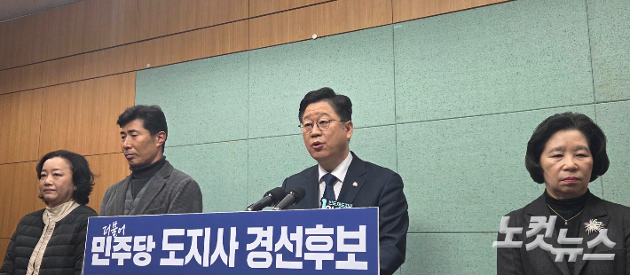 안호영 민주당 전북지사 경선 후보가 7일 전북도의회에서 기자회견을 하고 있다. 최명국 기자