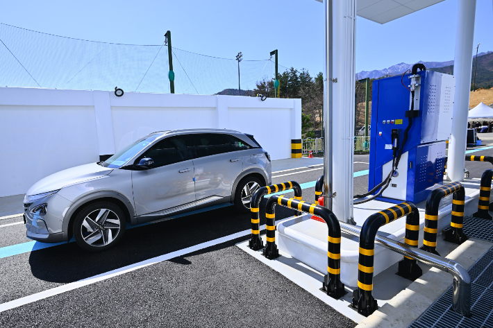 속초종합경기장 수소충전소. 속초시 제공