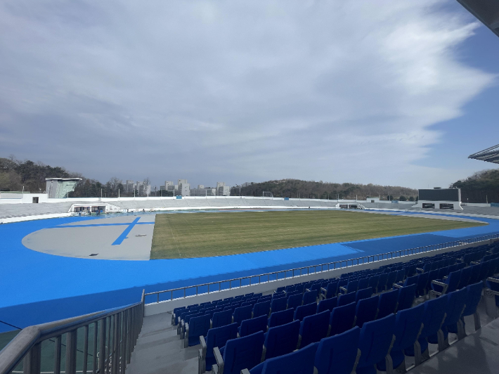 체육시설 정비. 동해시 제공