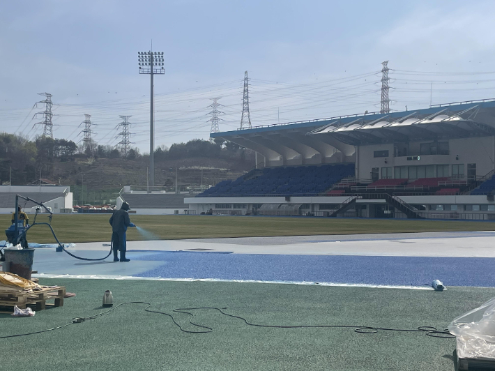 체육시설 정비. 동해시 제공