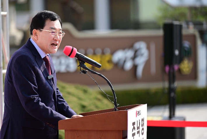 주낙영 경주시장 예비후보가 기자회견을 하고 있다. 문석준 기자