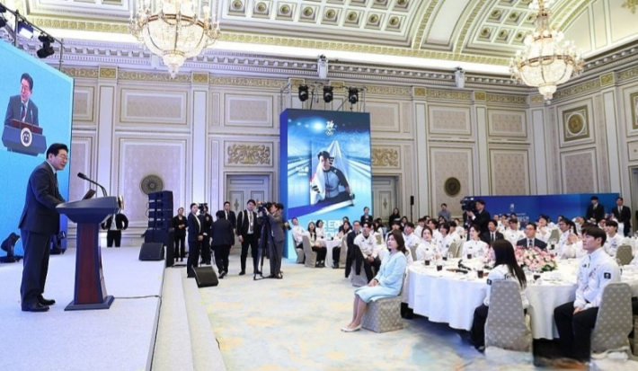 이재명 대통령이 지난달 5일 청와대 영빈관에서 열린 2026 밀라노·코르티나담페초 동계올림픽 선수단 격려 오찬에서 격려사를 하고 있다. 연합뉴스