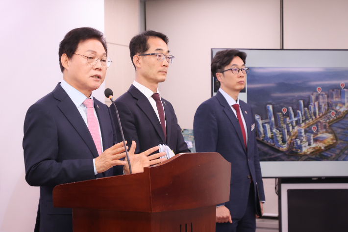 박완수 경남지사 브리핑. 경남도청 제공 