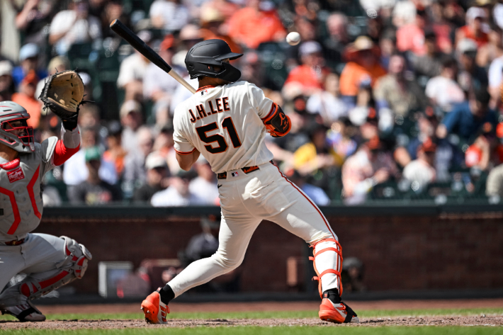 이정후의 9일 경기 타격 모습. 연합뉴스