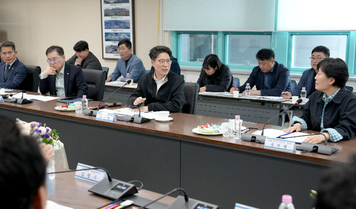 송미령 농림축산식품부 장관은 지난 5일 본격적 영농철을 앞두고 농업 생산에 차질이 없도록 전남 여수 (주)남해화학을 찾아 비료 원료 수급 동향 및 생산 현황을 점검했다. 전라남도 제공