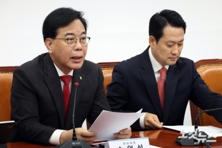 발언하는 송언석 원내대표