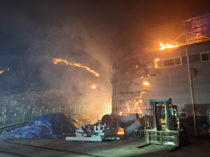 경주 외동읍 화재. 경북소방본부 제공