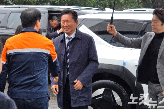 9일 오전 광양제철소를 찾은 정청래 민주당 대표. 박사라 기자