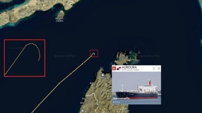호르무즈 해협 출구 쪽에서 항로 변경하는 유조선. 연합뉴스